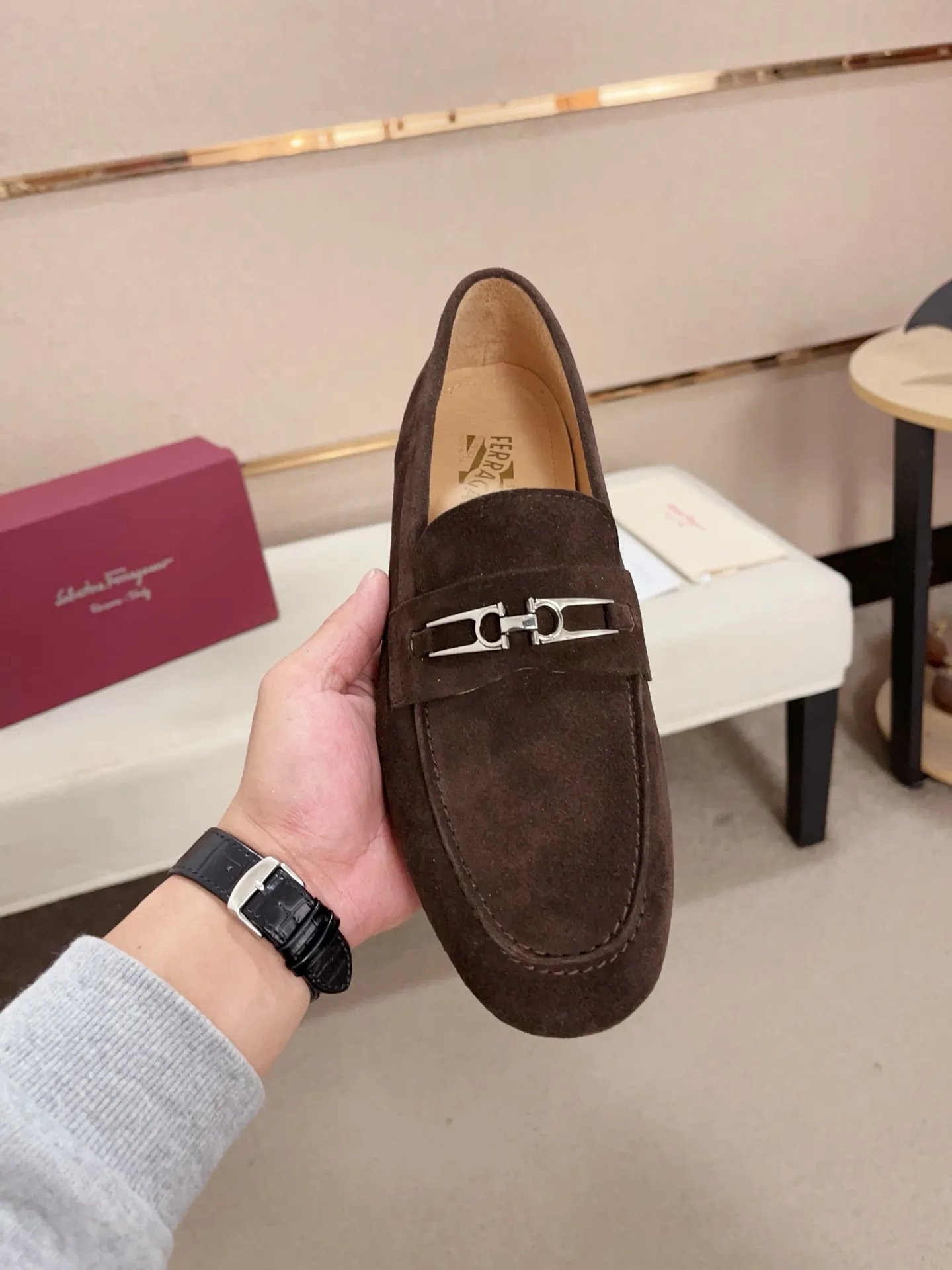 Men's shoes💰: 480💰 High version Ferragamo Dongguan quality! 🆕🆕Exclusive hot-selling products in stock🔥🔥New products on the shelves, high-quality shoes, complete with packaging! 💪 💪 Material: Imported suede cowhide 🐂 + Imported high-quality water-dyed cowhide lining + wear-resistant outsole 👍🏻👍🏻 Features: High-end and comfortable, purely handmade 🚀 🚀 Create the perfect shoes that suit you best 🔥 🔥 Size: (38-44) Can be customized 45 non-returnable!